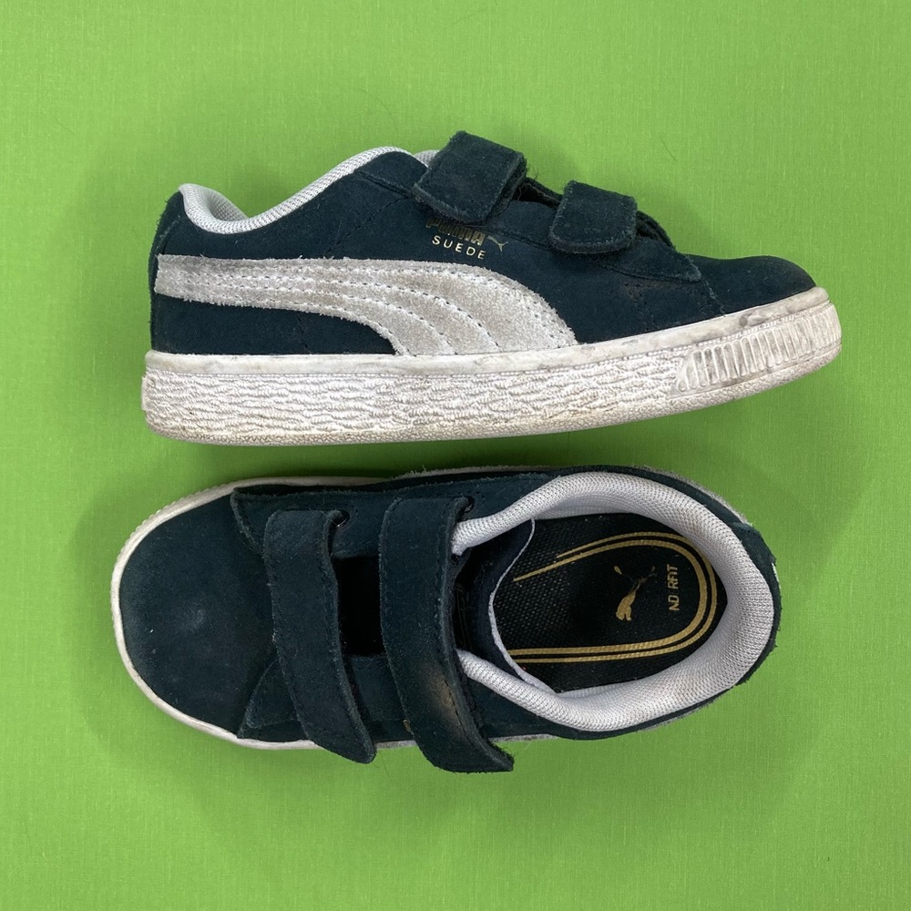 Classic Puma Suede toddler sneakers in black with Velcro strap closure.